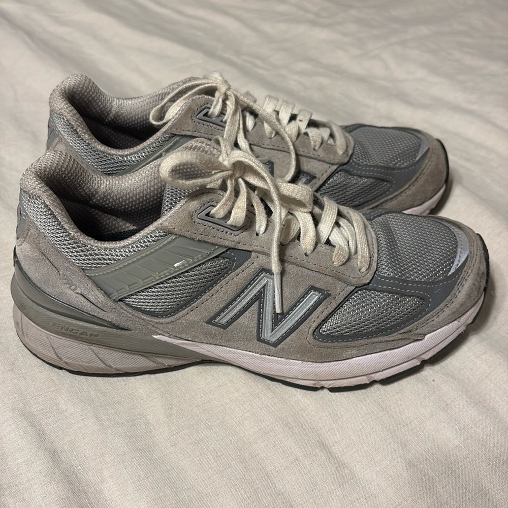 New Balance 990v5 sneakers in 6.5